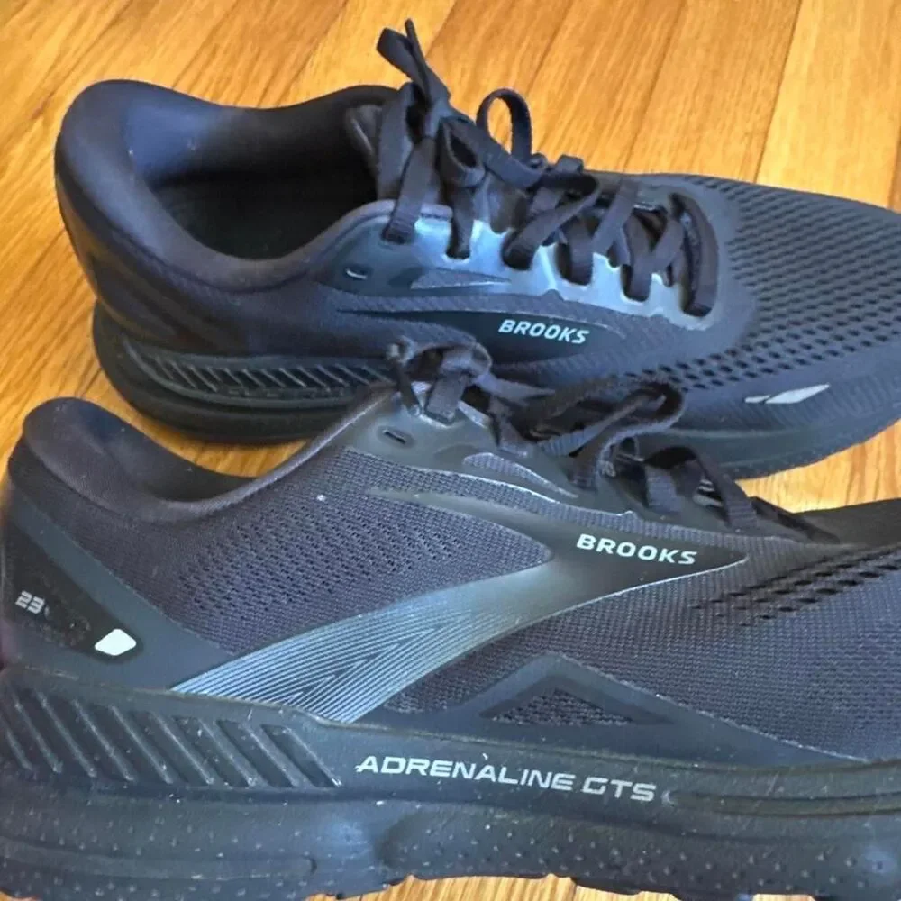 Brooks Adrenaline GTS 23 black running shoes men’s size 10.5 - wide (2e)